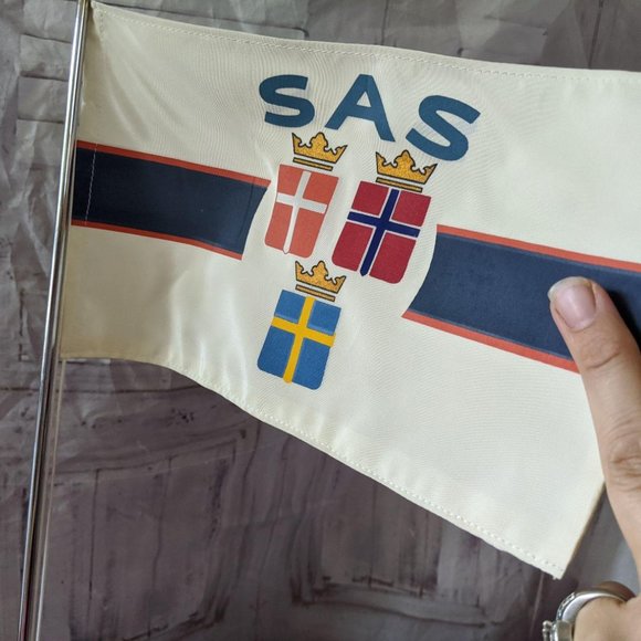 SAS Scandinavian airlines vintage international flag travel agent airport desk pennant commercial rare